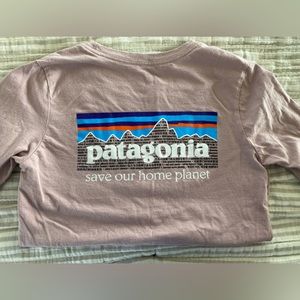 Youth size medium (10) Patagonia long sleeve shirt. Like new condition.
